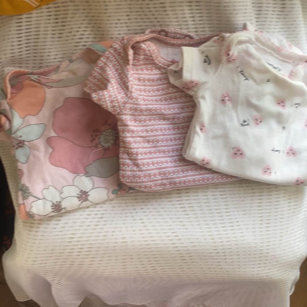 Newborn clothes - Picture 2 of 5